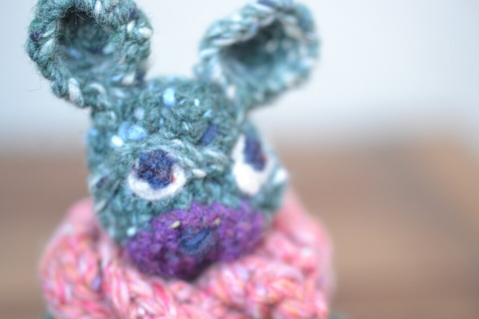 BUHI毛糸のチャーム（緑紫）