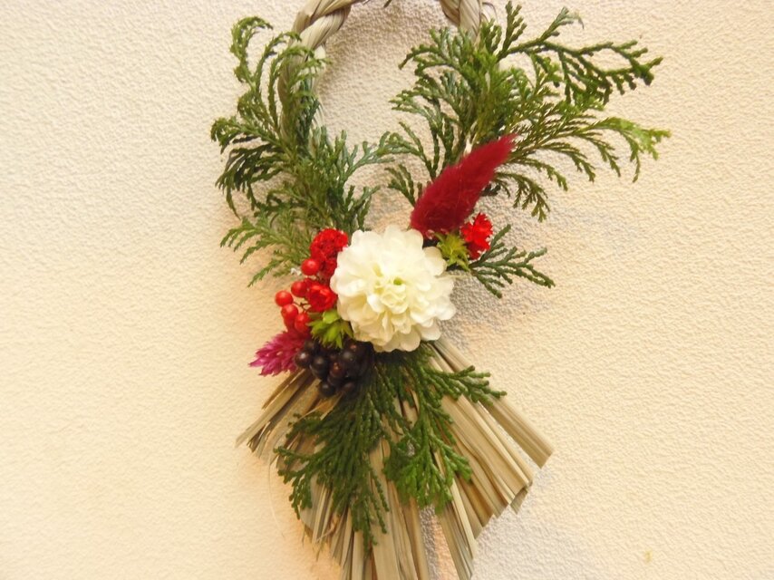 しめ縄アレンジ　雫型　白と赤