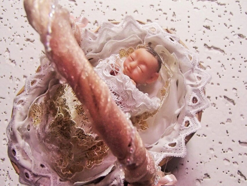 バスケット入り赤ちゃん