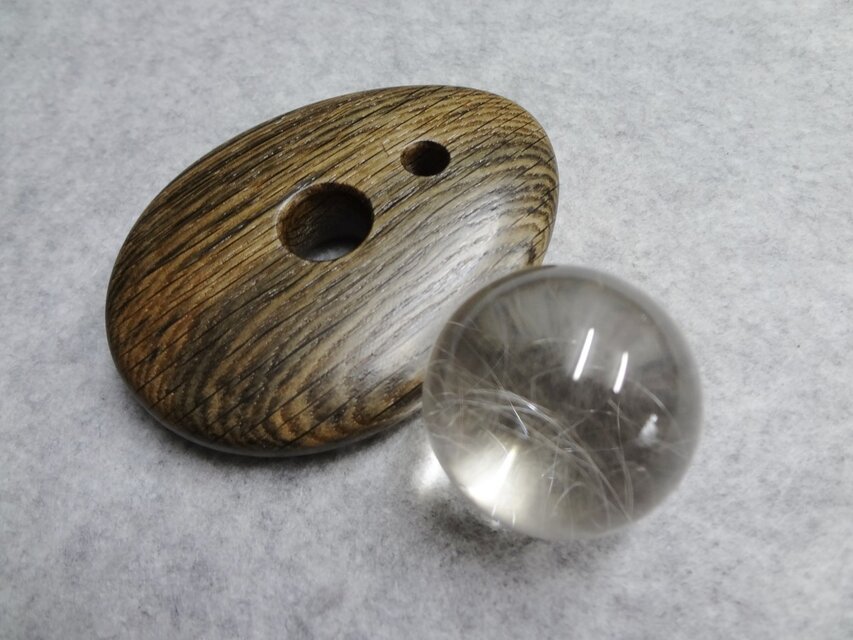 月の女神の勾玉＆直観力の針入り水晶/大玉 | iichi 日々の暮らしを