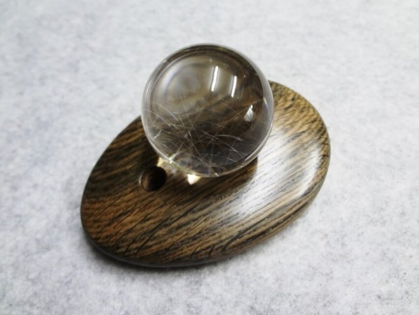 月の女神の勾玉＆直観力の針入り水晶/大玉 | iichi 日々の暮らしを