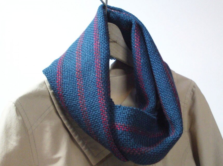 手織り スヌード　紺　赤ストライプ