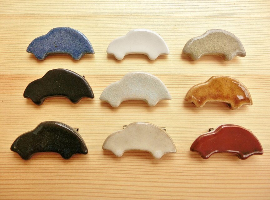 【２個セット】車の陶ブローチ