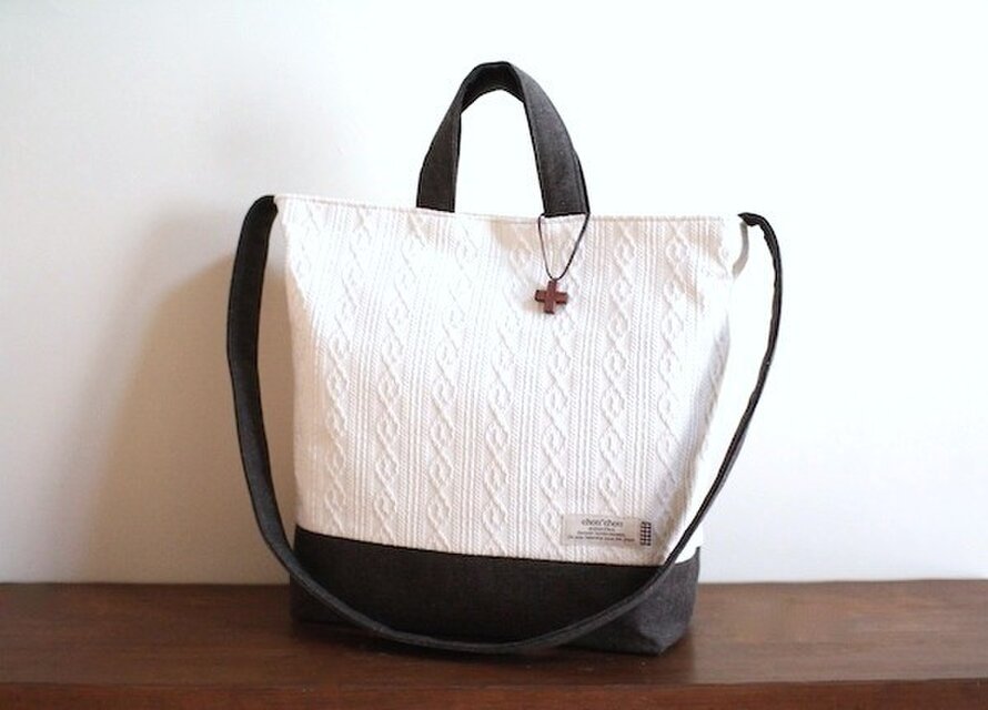 アランニットの2wayショルダーバッグ☆木製クロスチャーム付