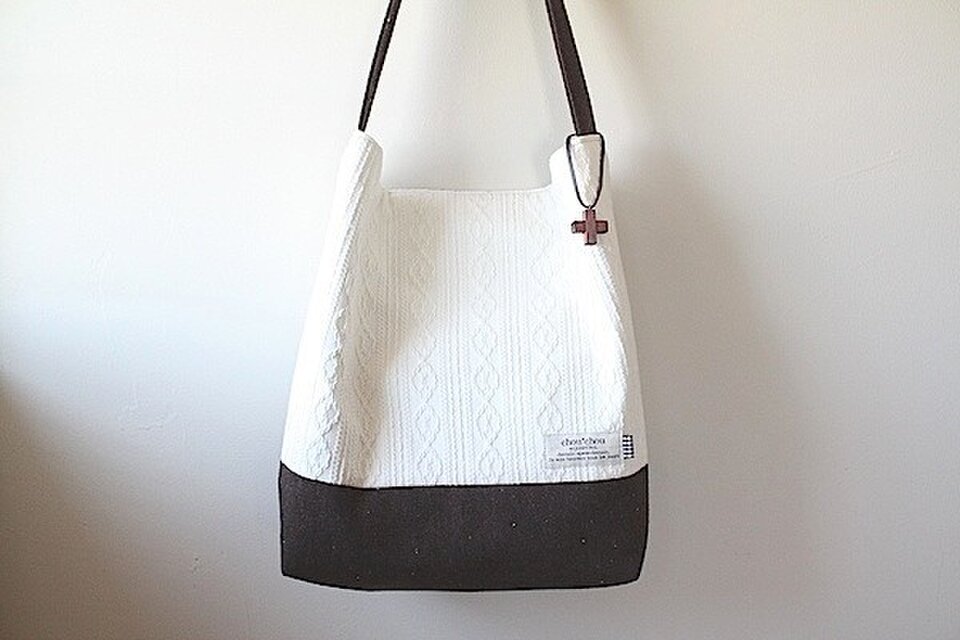 アランニットのショルダーバッグ