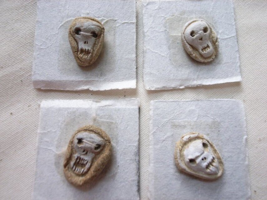 ガイコツボタンのラバーマグネット