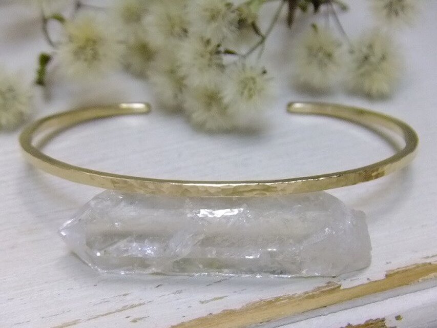 アンティーク調14kgfスリムバングル＊鎚目