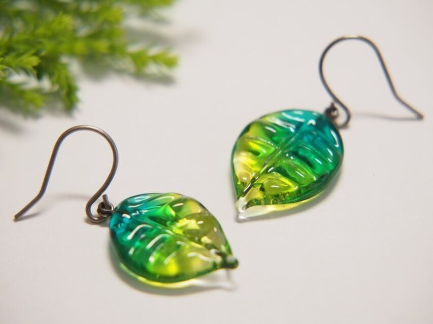 葉っぱのピアス　緑