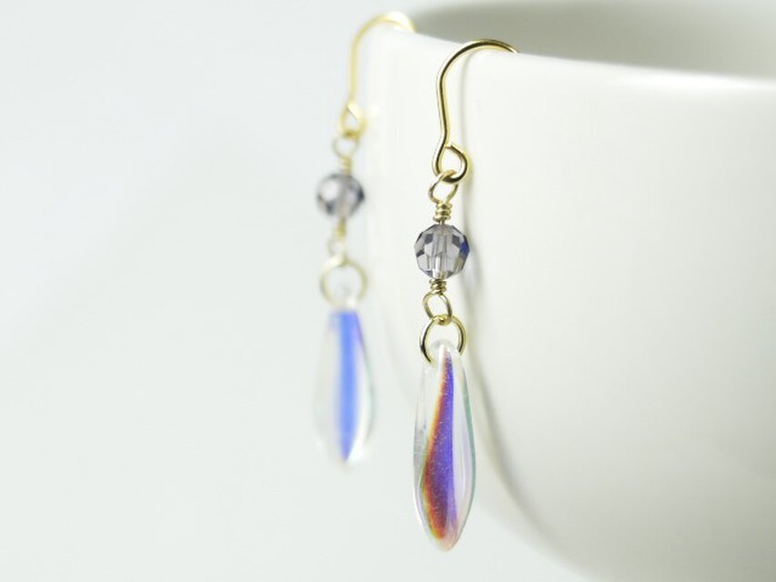 スワロの小粒とチェコ・ダガーのピアス　