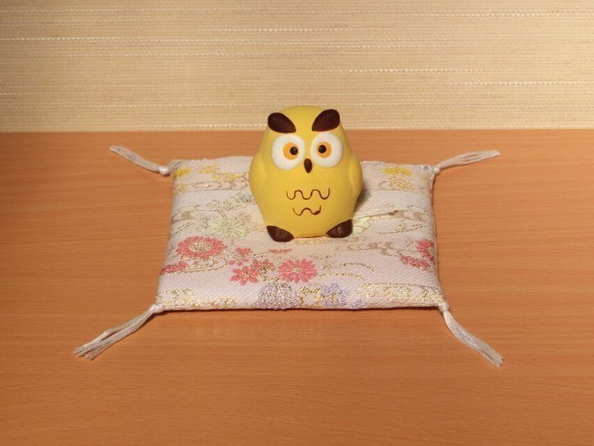 置物用お座布団　西陣織金襴　花流水10cm