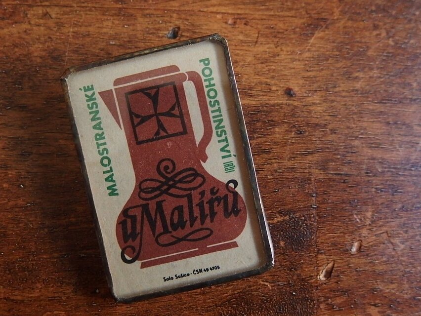 ヴィンテージマッチラベルのブローチ - 茶色いポット