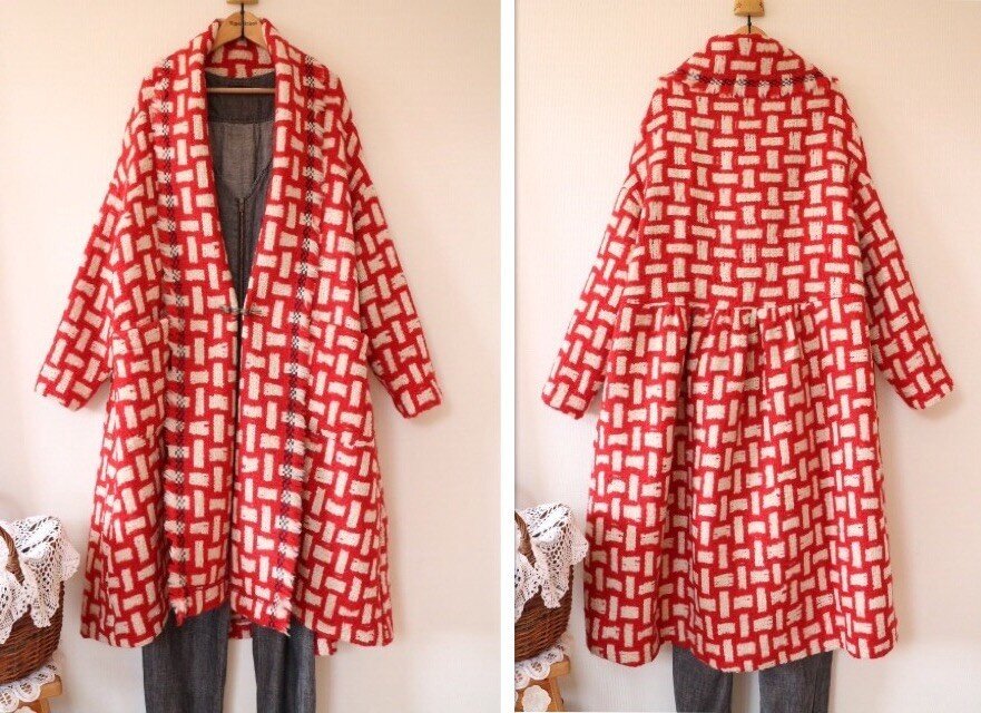 ★ イタリア産ウール100% 変型ニットコート★