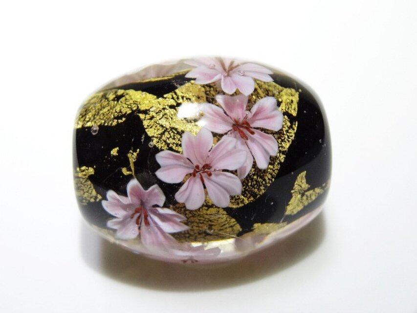 桜のとんぼ玉 金箔入り | iichi 日々の暮らしを心地よくする 
