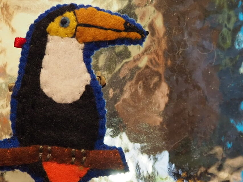 オニオオハシ　ブローチ