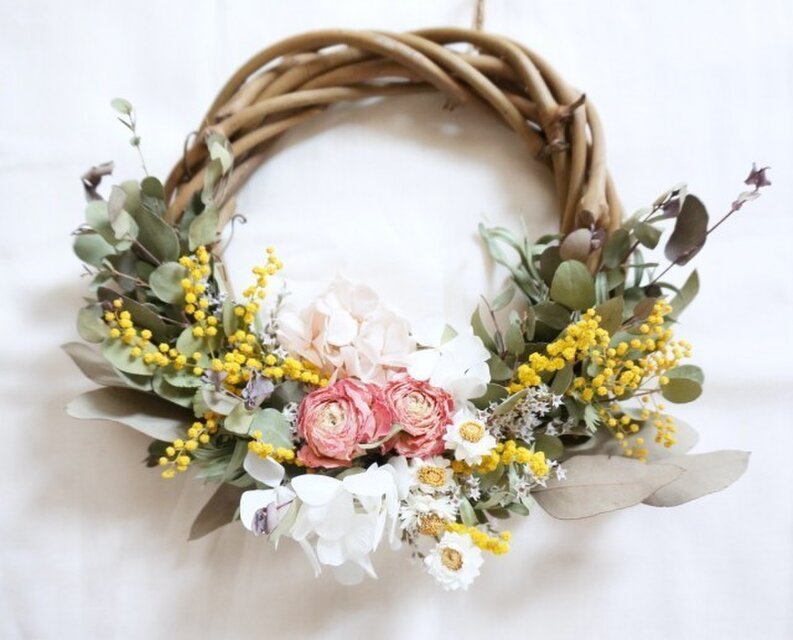 　春らしいミモザ　ラナンキュラス　wreath