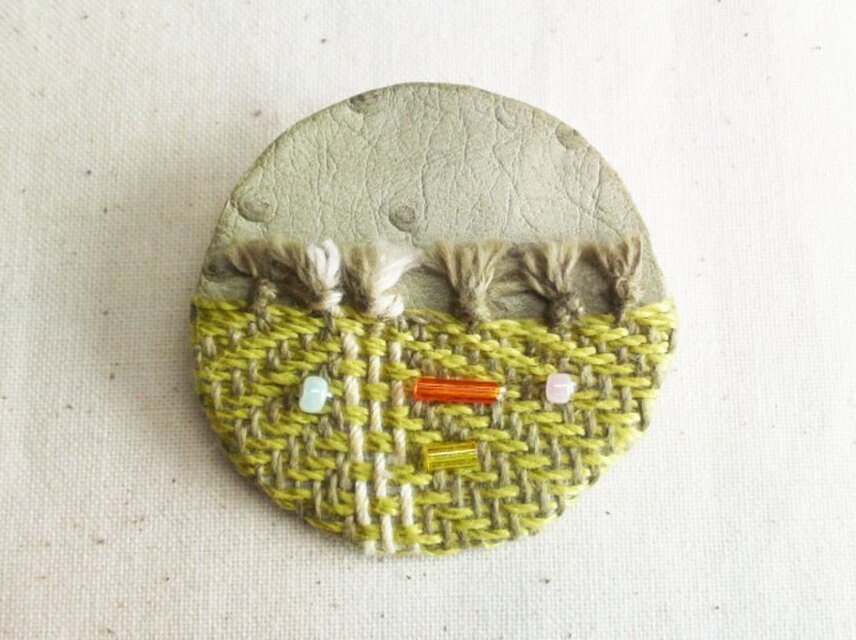 「Face３」手織り布・革 ブローチ