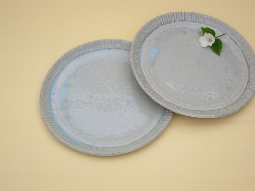 ぎざぎざふちのミート皿