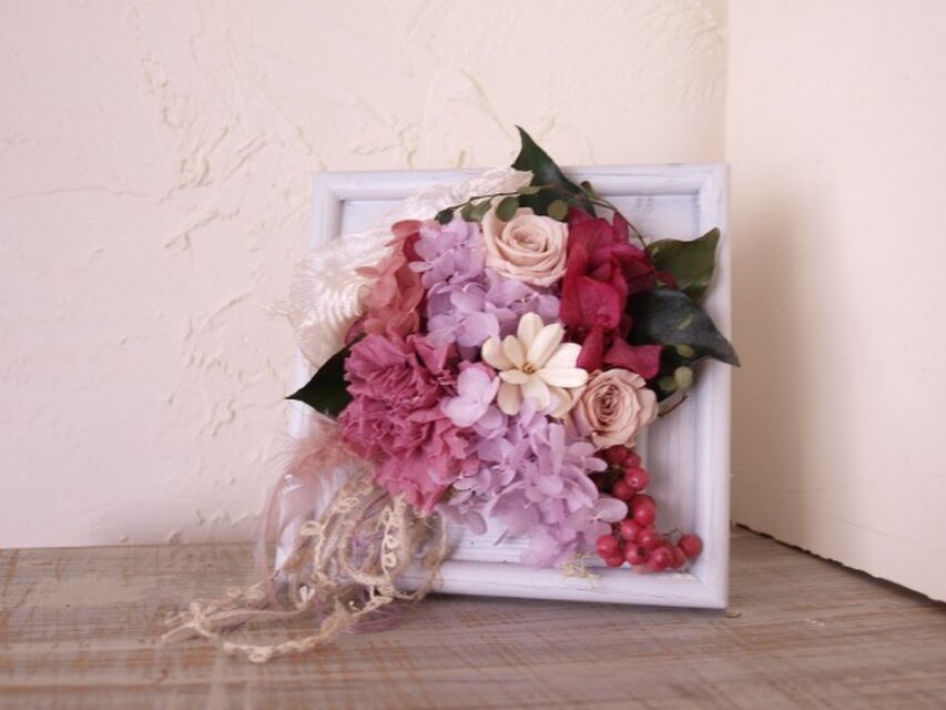 カーネーションの額アレンジ