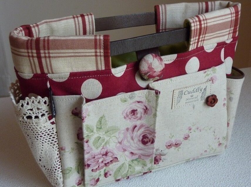 インしたくないバッグインバッグ（水玉チェック赤系）