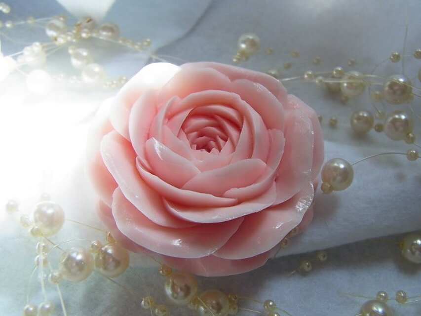 ピンクのバラ一輪。　ソープカービング