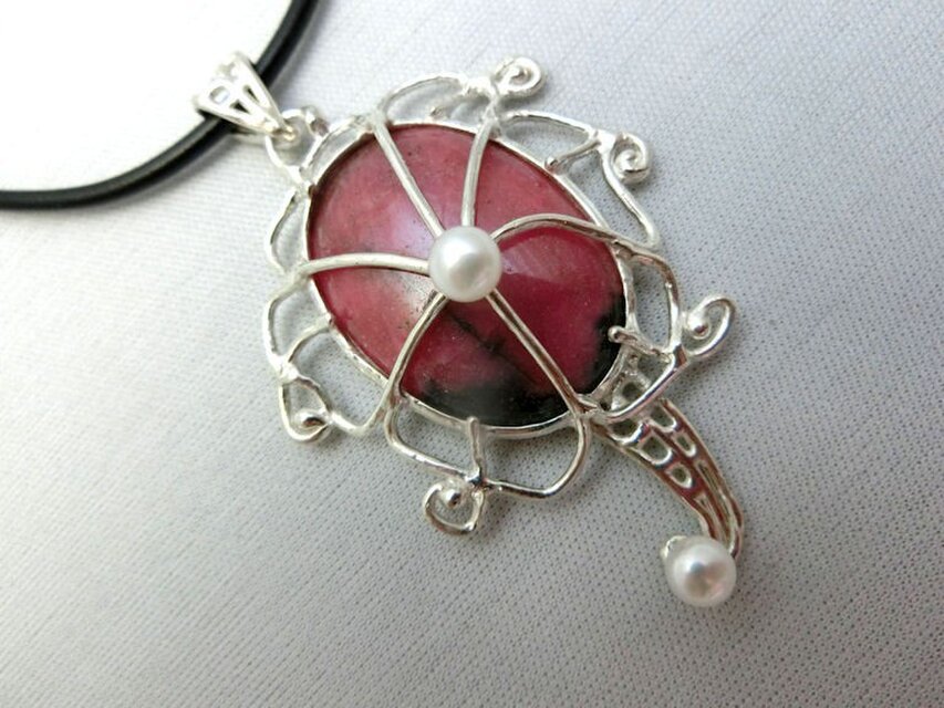 ロードナイトのダチュラペンダント