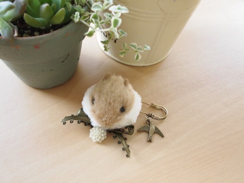 ふんわりブローチ＊リスグリーン