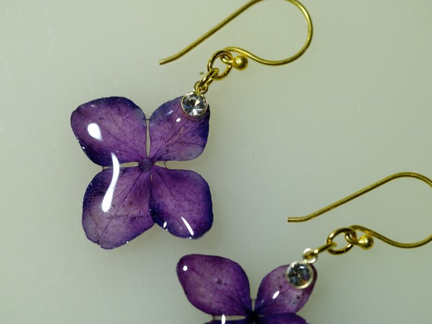 アジサイのピアス（アメジストパープル）