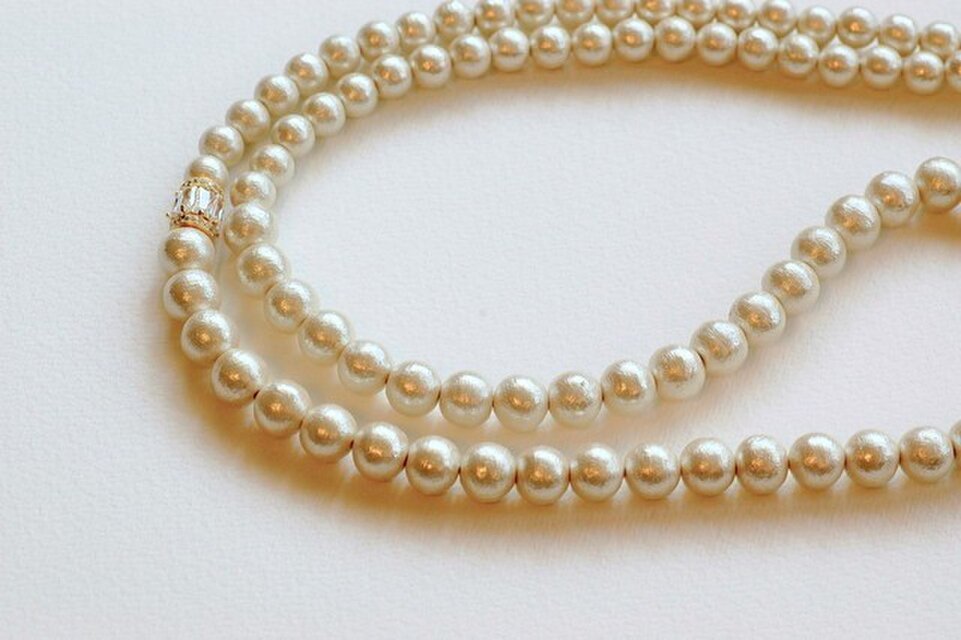 一粒ﾋﾞｼﾞｭｰとｺｯﾄﾝﾊﾟｰﾙのﾈｯｸﾚｽ（Ｇ）