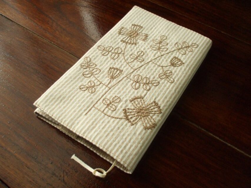 花刺繍の新書本ブックカバー　ベージュストライプ