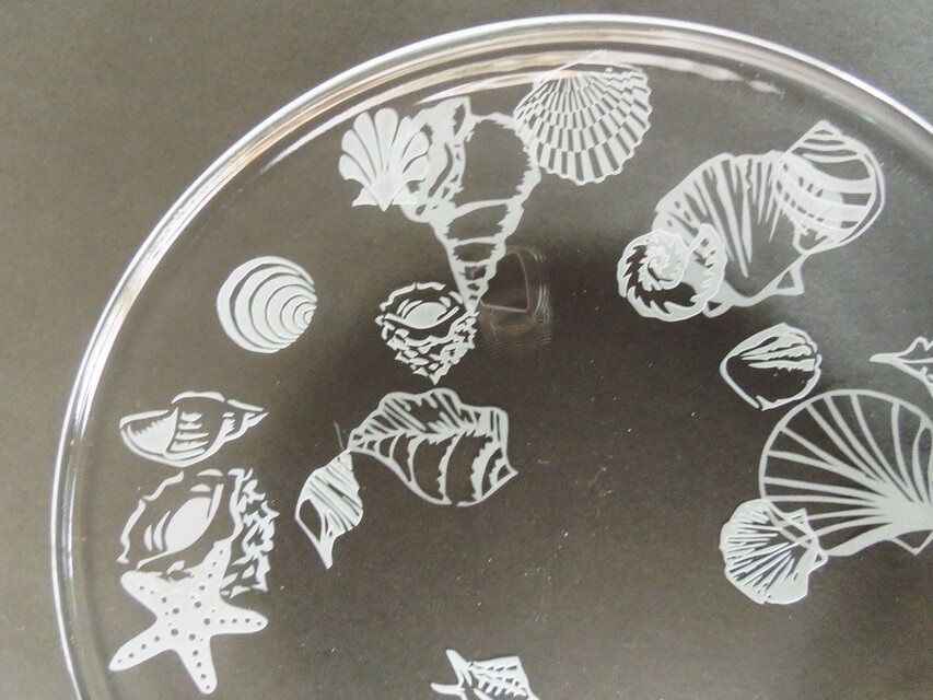 貝殻模様のお皿