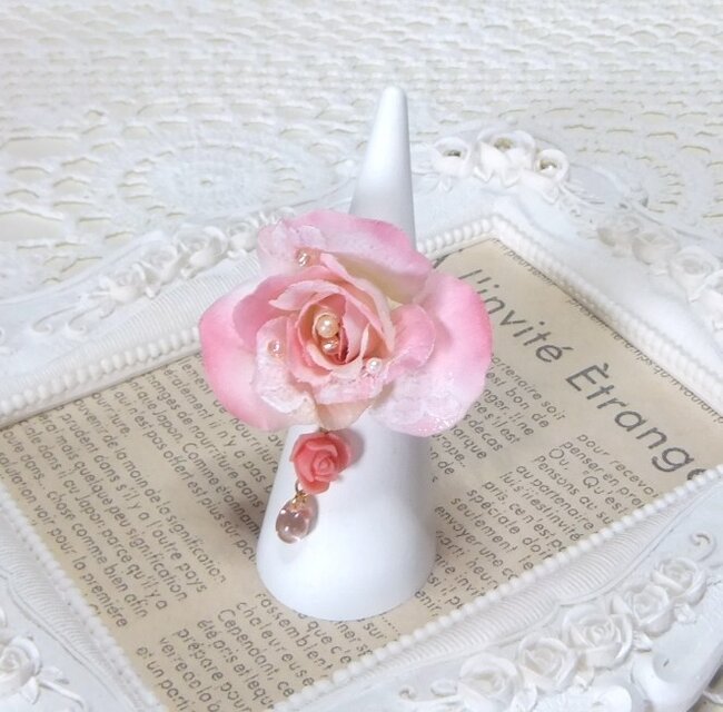 指輪　ばら　チャーム付　☆*:. ピンク