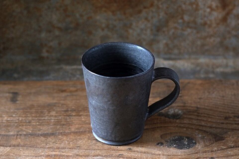 黒釉カップ（ハンドルあり）