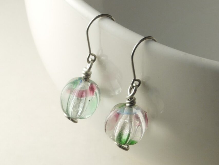 チェコ・メロンビーズのピアス　帰ってきた江戸風鈴　桃緑