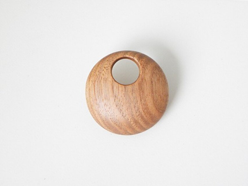 ブローチ -オニグルミ◎-