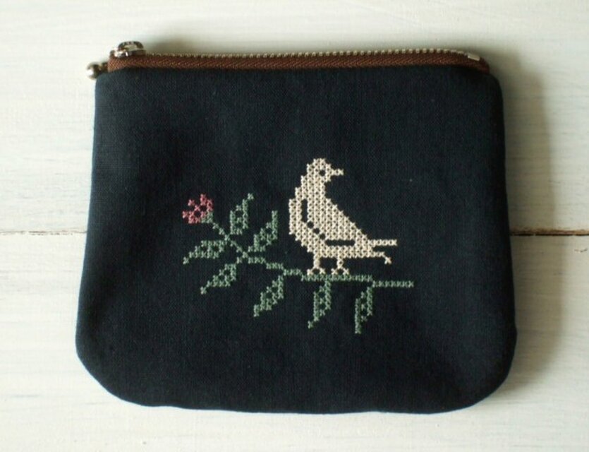 クロスステッチ鳥刺繍のミニポーチ　青緑