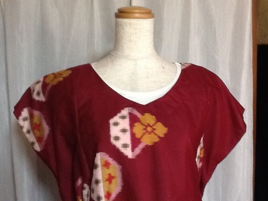 赤い銘仙のワンピース