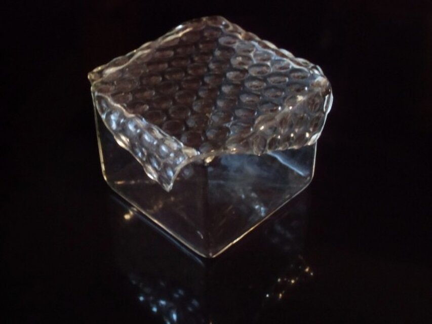 ガラスの小さな小物入れ