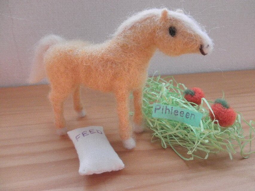 フェルトの馬　パロミノ