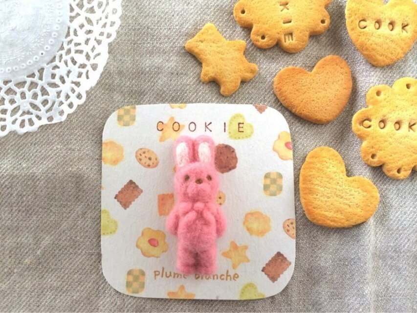 うさぎクッキーのブローチ いちご