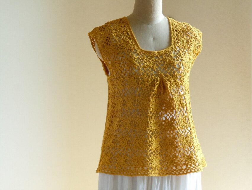 ひまわり色のコンパクトプルオーバー