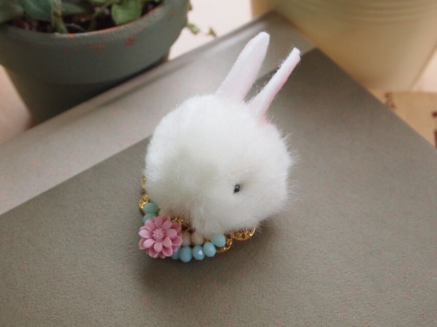 ふんわりブローチシンプルタイプ＊オリエンタルな白うさぎ