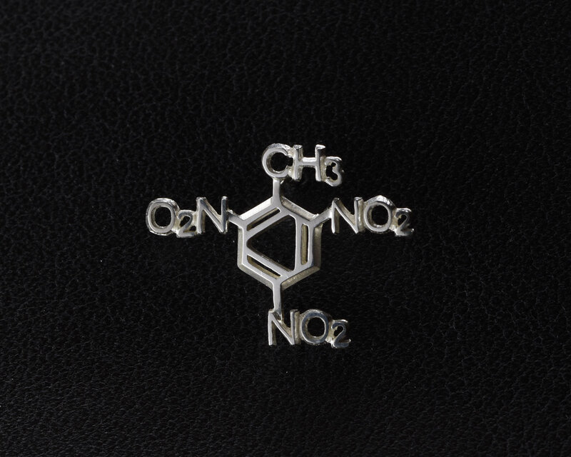 トリニトロトルエン　化学式ピアス®片耳　（イヤリング変更可能）