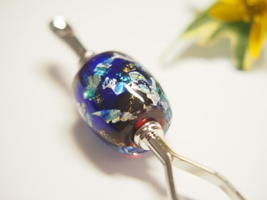 青と赤のキラキラとんぼ玉かんざし　耳かき二本足