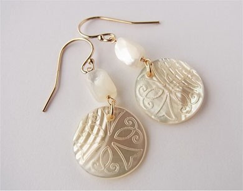 14kgf 白蝶貝のピアス