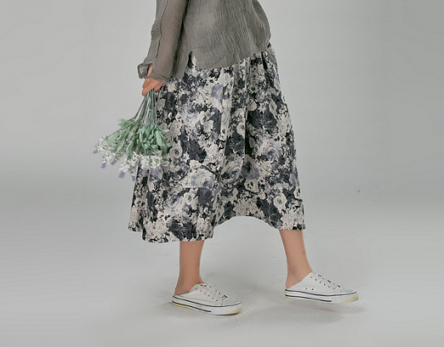 綿麻生地  シックな花柄  プリントロング丈スカート　