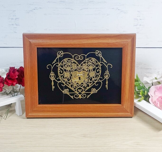 切り絵 ハートと心の鍵（金）【額つき】ギフト プレゼント お祝い