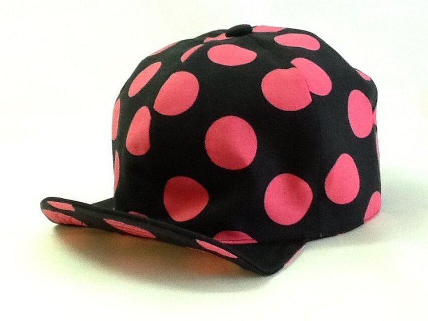 大きめドット キャップ(ブラック×ピンク)