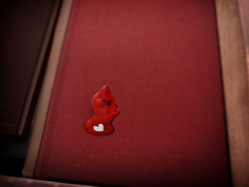 白いハートの赤ネコ