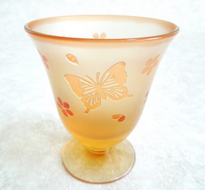 可愛いオレンジのグラス　- 蝶々と桜 -