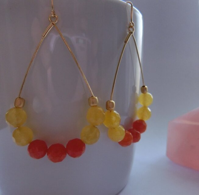 天然石　イエロー　オレンジジェイドピアス